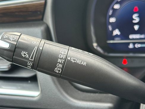 Used 2022 Chevrolet Suburban Premier image 38