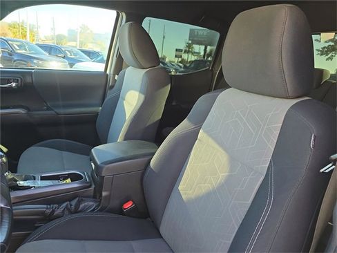 Used 2021 Toyota Tacoma TRD Sport image 13