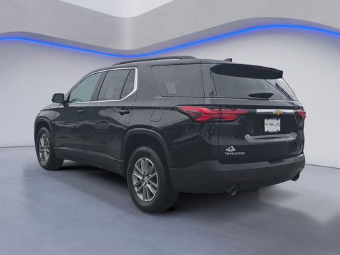 Used 2023 Chevrolet Traverse LT image 3