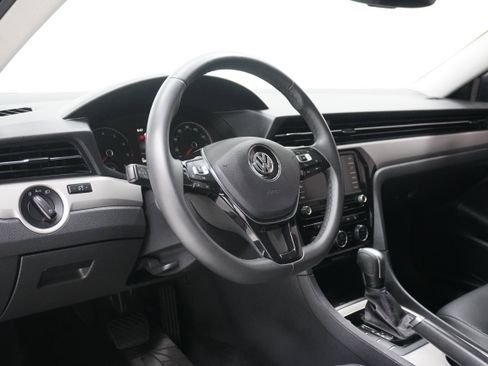 Used 2022 Volkswagen Passat 2.0T SE image 9