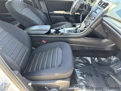 Used 2016 Ford Fusion SE FWD image 9