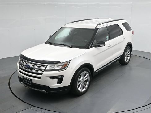Used 2018 Ford Explorer XLT w/ Equipment Group 202A FWD image 36