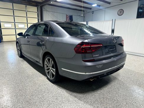 Used 2018 Volkswagen Passat 2.0T R-Line w/ R-Line Lighting Package image 5