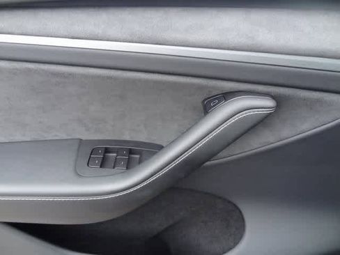 Used 2025 Tesla Model Y Long Range image 13