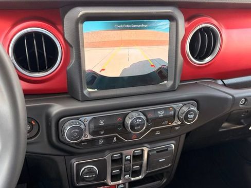 Used 2023 Jeep Gladiator Rubicon AWD/4WD image 15