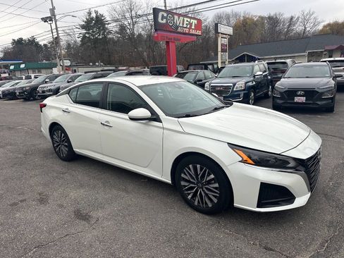 Used 2023 Nissan Altima 2.5 SV image 1