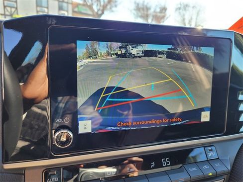 Used 2025 Toyota Camry SE image 19