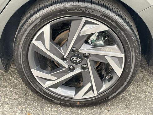 Used 2025 Hyundai Elantra Limited image 29