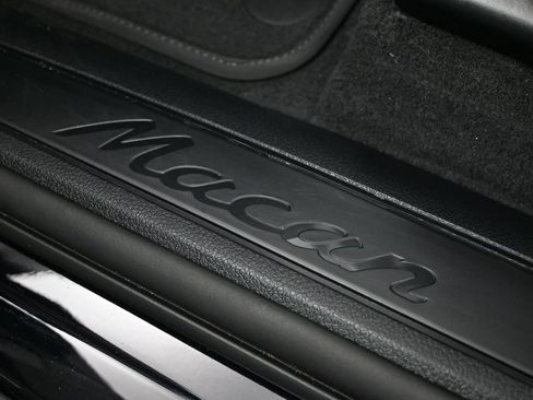Used 2025 Porsche Macan AWD/4WD image 34