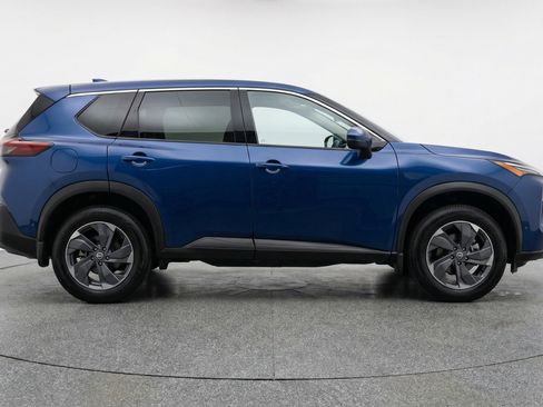 Used 2025 Nissan Rogue SV image 11