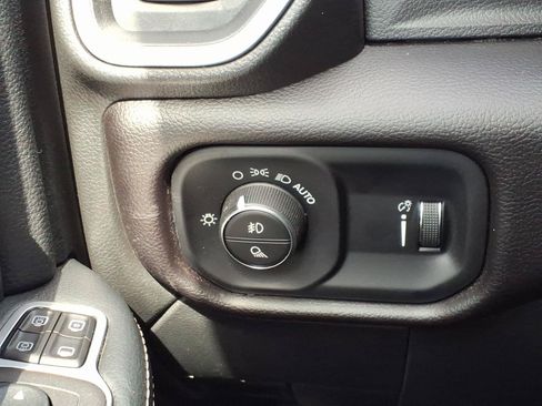 Used 2024 RAM 2500 Big Horn w/ Sport Appearance Package AWD/4WD image 32