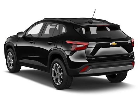 Used 2026 Chevrolet Trax LT image 2
