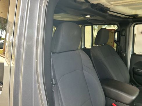 Used 2018 Jeep Wrangler Unlimited Sport S AWD/4WD image 20