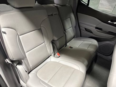 Used 2023 GMC Acadia SLT AWD/4WD image 12