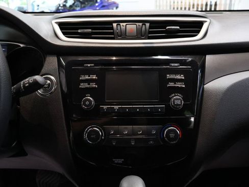 Used 2016 Nissan Rogue SV FWD image 19
