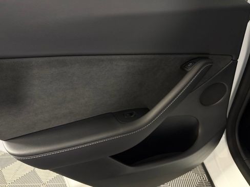 Used 2022 Tesla Model Y Long Range AWD/4WD image 26