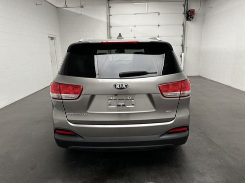 Used 2017 Kia Sorento FWD w/ LX Convenience Package image 7