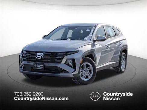 Used 2025 Hyundai Tucson SE image 1