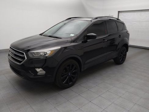 Used 2017 Ford Escape SE w/ Equipment Group 201A AWD/4WD image 2
