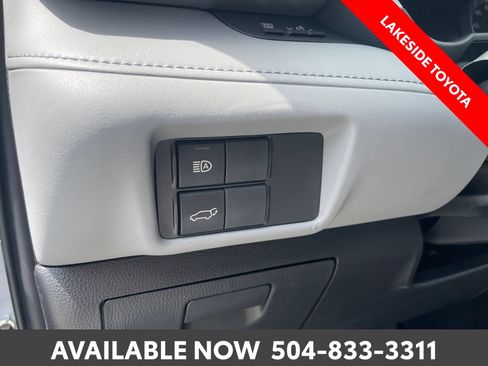 Used 2022 Toyota Highlander XLE FWD image 27
