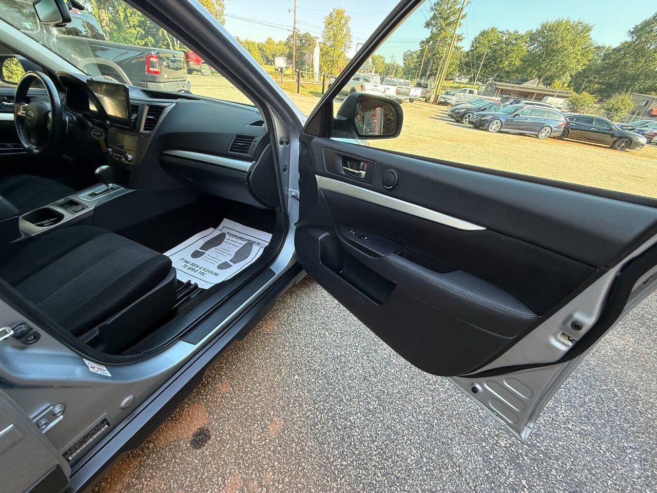 Used 2013 Subaru Outback 2.5i Premium w/ All-Weather Pkg AWD/4WD image 19