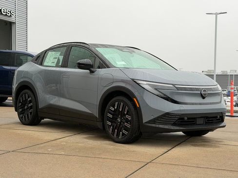 New 2026 Nissan Leaf Platinum+ w/ Cargo Package (Platinum+) FWD image 2