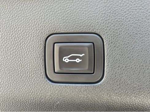 Used 2023 GMC Yukon Denali Ultimate AWD/4WD image 13