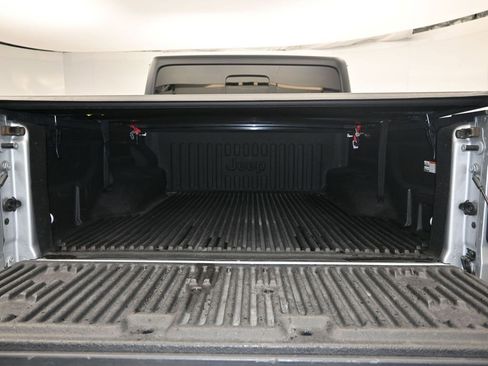 Used 2022 Jeep Gladiator Willys image 21