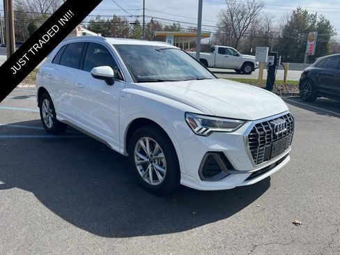 Used 2025 Audi Q3 2.0T Premium w/ Convenience Package image 3
