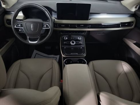Used 2023 Lincoln Nautilus FWD w/ Premium Package image 9