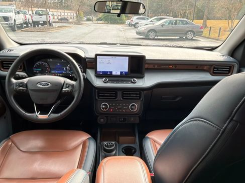 Used 2022 Ford Maverick Lariat w/ Lariat Luxury Package image 12