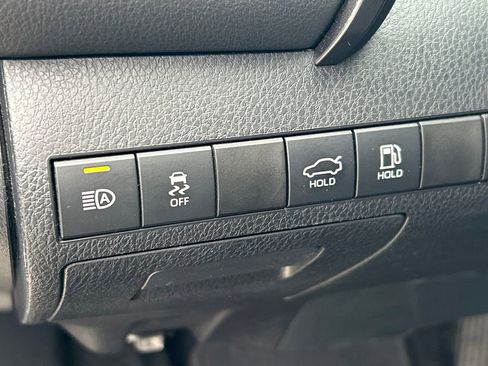 Used 2020 Toyota Camry XLE image 23