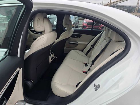 Used 2025 Mercedes-Benz C 300 4MATIC Sedan image 18