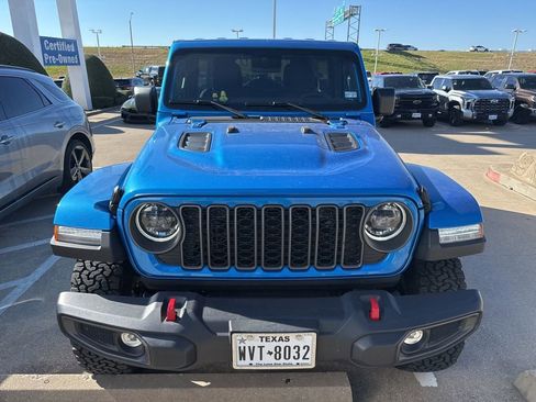 Used 2025 Jeep Wrangler Unlimited Rubicon image 2