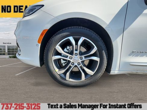 New 2026 Chrysler Pacifica Pinnacle image 14