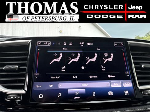 Used 2024 Chrysler Pacifica Touring-L FWD image 18