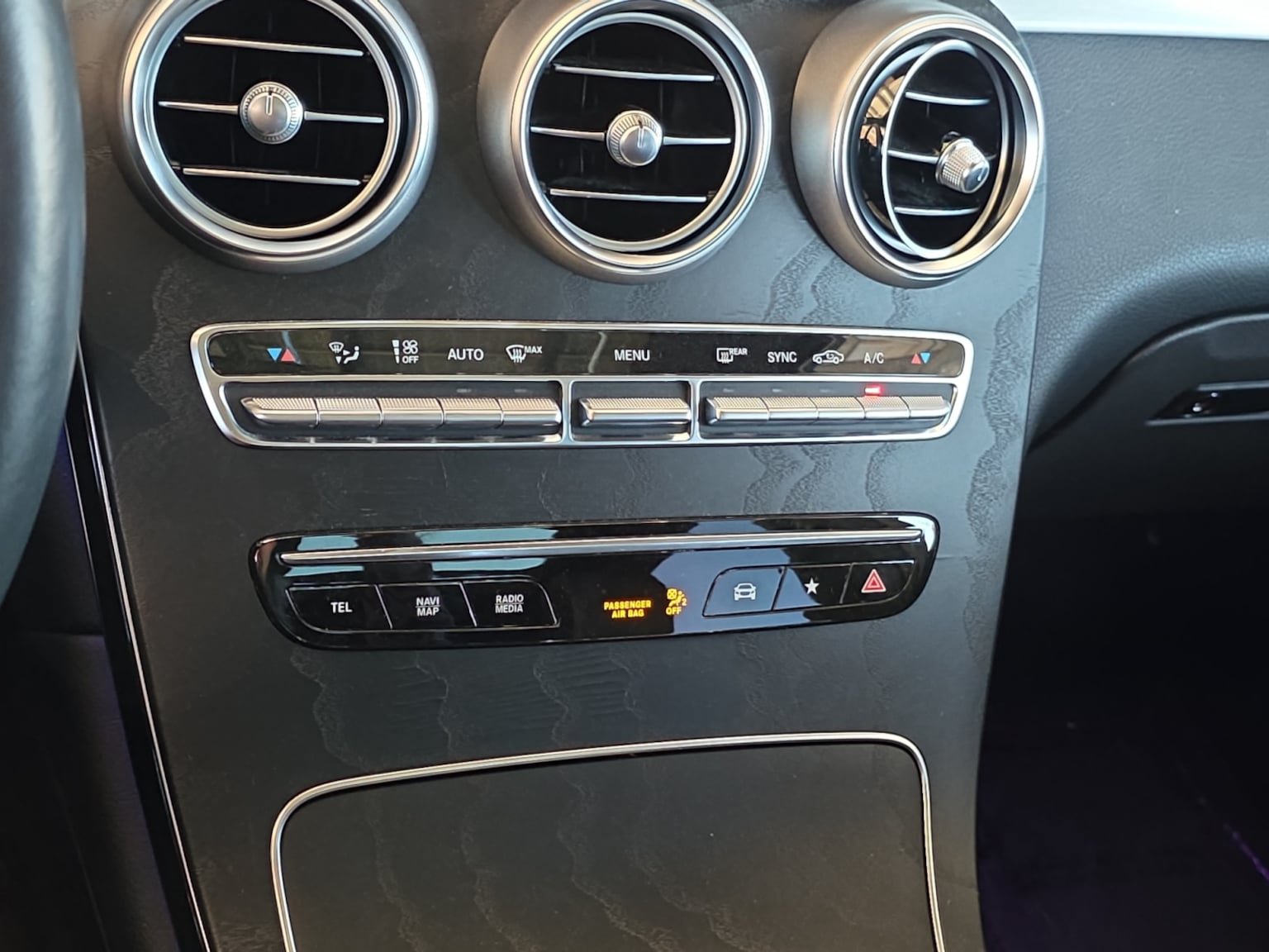Used 2021 Mercedes-Benz GLC 300 4MATIC w/ Premium Package image 17