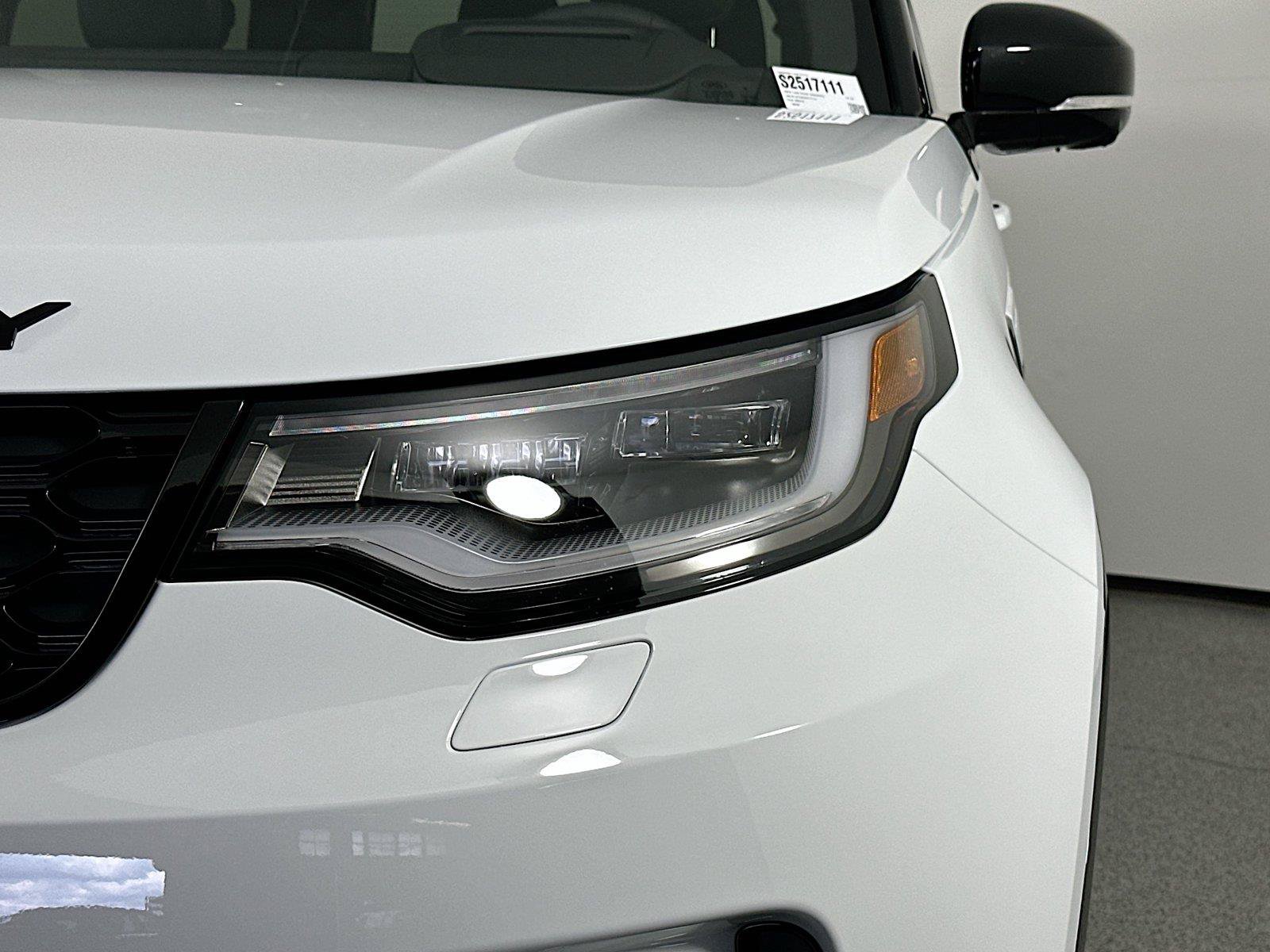 Certified 2025 Land Rover Discovery Dynamic SE AWD/4WD image 7