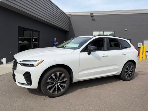 Used 2025 Volvo XC60 B5 Plus AWD/4WD image 5