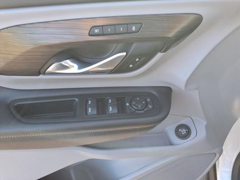 Used 2023 GMC Terrain SLT w/ Tech Package image 15