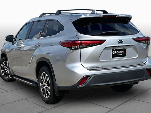 Used 2023 Toyota Highlander XLE FWD image 12