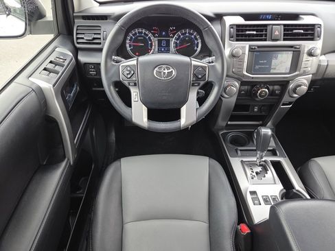 Used 2015 Toyota 4Runner SR5 image 4