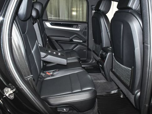 Used 2024 Porsche Cayenne AWD/4WD image 50