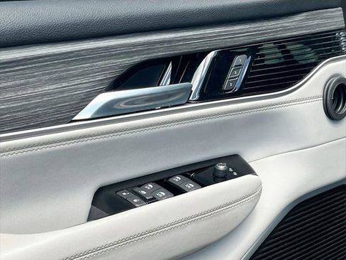 Certified 2023 Jeep Wagoneer Series II RWD image 18