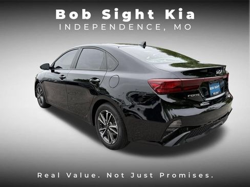 Certified 2022 Kia Forte LXS FWD image 9