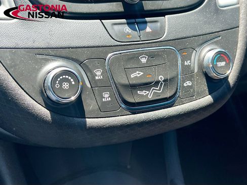 Used 2022 Chevrolet Malibu LS FWD image 17
