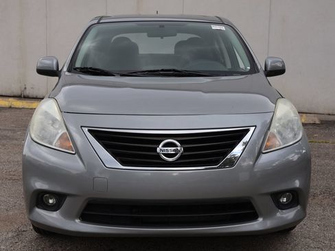 Used 2014 Nissan Versa SV w/ Convenience Package FWD image 2
