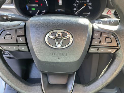 Certified 2024 Toyota Sienna LE AWD/4WD image 17