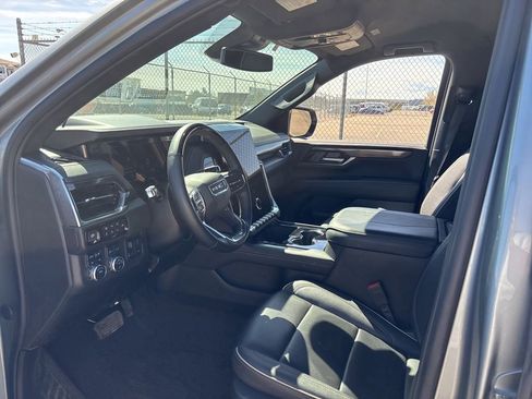 Used 2025 GMC Yukon XL Elevation image 9