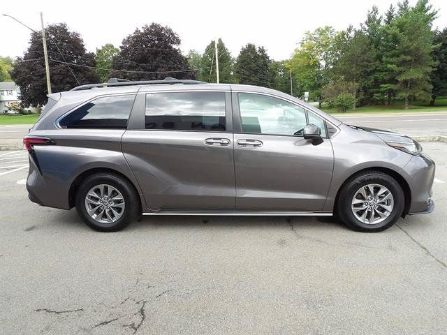 Used 2022 Toyota Sienna XLE FWD image 6